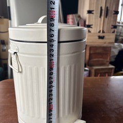 美品！フット式ダストボックス　蓋はふわぁっと静かに閉まりますの画像