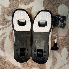 【未使用・2輪式】ローラーシューズ　スニーカー 2WAY 白　サイズ40 25cmの画像