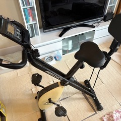 室内で使うエアロバイクの画像