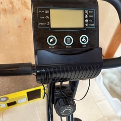 室内で使うエアロバイクの画像