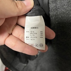 グレーのレディースコートの画像