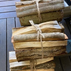 薪ストーブ、キャンプ用の薪　の画像