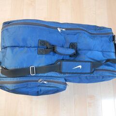 テニスラケットバッグの画像