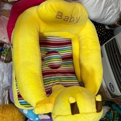 ベビー用座椅子　ペンギン（ハチ服）の画像