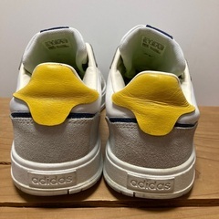 ✴︎ adidas スニーカー ホワイト系24.5の画像