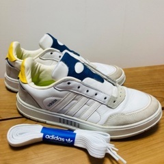 ✴︎ adidas スニーカー ホワイト系24.5の画像