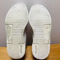 ✴︎ adidas スニーカー ホワイト系24.5の画像