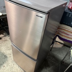 シャープSJ-D14E-N 冷蔵庫 ブロンズ系 [137L /2ドア /右開き/左開き付け替えタイプ] の画像