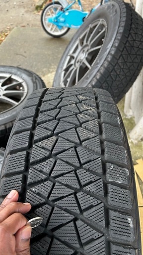 ブリヂストン 17インチ スタッドレスタイヤ ホイール　PCD 108 です