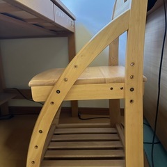 コイズミ学習デスクと椅子の画像