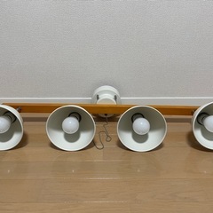 木製シーリングスポットライトの画像