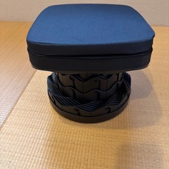 クッション付きスツール　折りたたみ椅子の画像