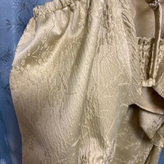 結婚式、2次会に薄い黄緑色のワンピースの画像