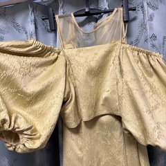 結婚式、2次会に薄い黄緑色のワンピースの画像