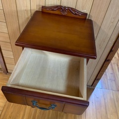 猫脚4段キャビネットの画像