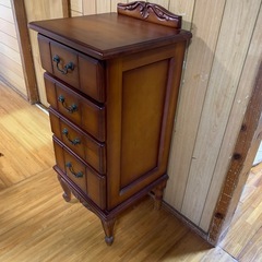 猫脚4段キャビネットの画像