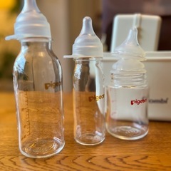 【セット販売】Combi 哺乳瓶用除菌ケース & 産院用ガラス瓶のピジョン 哺乳瓶2本の画像
