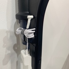 【ジモティー割】アイリスオーヤマ 充電式コードレスサイクロンスティッククリーナー （ID1670）の画像