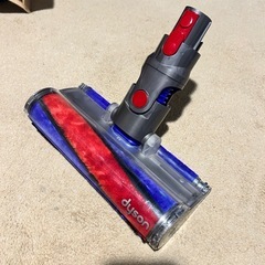 ✨V6ダイソン　分解洗浄済み‼️アタッチメント複数お付けします。新品バッテリー交換済み‼️通常より２倍⤴️UPの画像