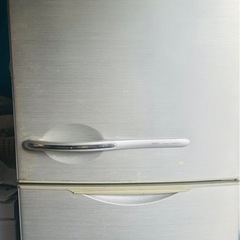 シルバー冷蔵庫 引き出し式 スリムデザインの画像