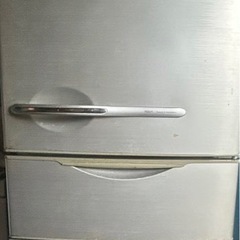 シルバー冷蔵庫 引き出し式 スリムデザインの画像