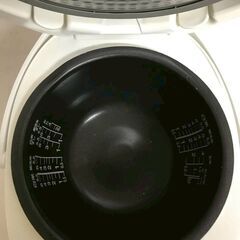 【北見市発】TOSHIBA 東芝 東芝IHジャー炊飯器 RC-10HK 2019年製 白 5.5合炊き 一人暮らし 新生活 引っ越し (E3859wYM)の画像