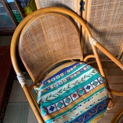 藤家具　椅子　テーブル　目隠し盾　三点セットの画像