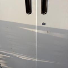 TOYOSTEELのスチール製の両開き書庫の画像