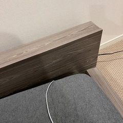 クイーンサイズ　ベッドフレームの画像