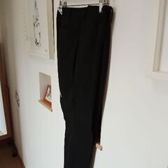 黒ストライプ　ビジネススーツの画像