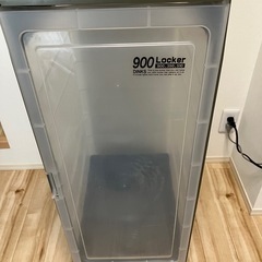 プラスチック衣装ケース２個の画像