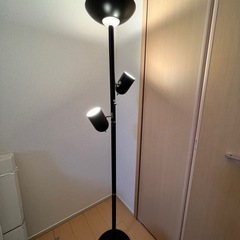 177cm スタンドライト／フロアライト 黒 スポット2灯付き 動作確認済みの画像