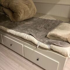 配達可!!IKEA ベッドフレーム シングル ダブル HEMNES ヘムネス デイベッド 引き出し3/ ホワイト/オンフェレット 80x200 cmの画像