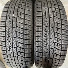 古いスタッドレスタイヤの画像