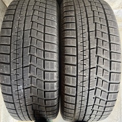 古いスタッドレスタイヤの画像