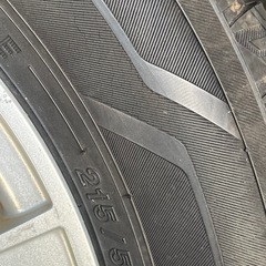 古いスタッドレスタイヤの画像