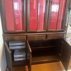 大型食器棚の画像