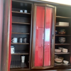 大型食器棚の画像