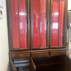 大型食器棚の画像