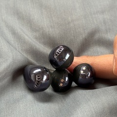 イヤーカフ型イヤホンの画像