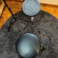 【一式セット】YAMAHAドラムスツール＆練習パッド3点（スタンド付）すぐに練習できます！の画像
