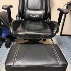 テレワークに最適❗️ゲーミングチェア　オットマン付きの画像