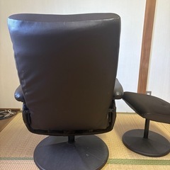 ニトリ パーソナルチェア（オットマン付き）回転・リクライニングの画像