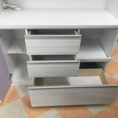 ＼家具＊家電のお店／【ｼﾞｬﾝｸﾞﾙｼﾞｬﾝｸﾞﾙ石川金沢店】食器棚 ホワイト/ブラック   W(幅)116×D(奥行き)40×H(高さ)188cmの画像