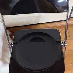 折りたたみチェア　メタルフレーム　　KAIHAOWIN パイプ椅子 透明 折りたたみ 椅子 クリアチェア 折り畳み イス おしゃれ フォールディングチェア スタッキング 会議椅子 ミーティングチェア ダイニングチェア オフィスチェア デスクチェア 北欧 可愛い シンプル 省スペース (ブラック)の画像