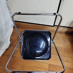 折りたたみチェア　メタルフレーム　　KAIHAOWIN パイプ椅子 透明 折りたたみ 椅子 クリアチェア 折り畳み イス おしゃれ フォールディングチェア スタッキング 会議椅子 ミーティングチェア ダイニングチェア オフィスチェア デスクチェア 北欧 可愛い シンプル 省スペース (ブラック)の画像