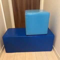 ★お譲りします★　子ども用　四角い椅子にもなるボックスの画像