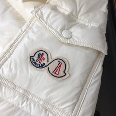 モンクレールダウンジャケット新品未使用の画像