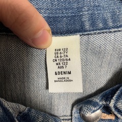H&M  デニムジャケット　ハートのボタンがさらにかわいいの画像