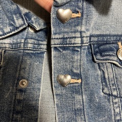 H&M  デニムジャケット　ハートのボタンがさらにかわいいの画像